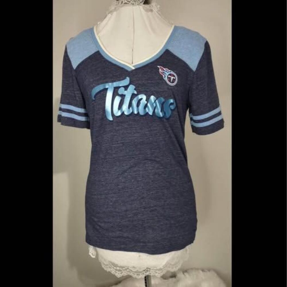 Tee Large NFL Team Apparel Gray Tee Shirt Titans pit-pit=17” length=27” C3122